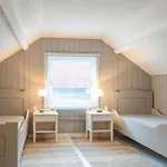 2 Bedroom Stunning In *